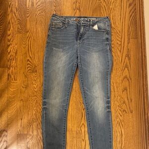Aeropostale Women's Faded Blue Skinny Jeans